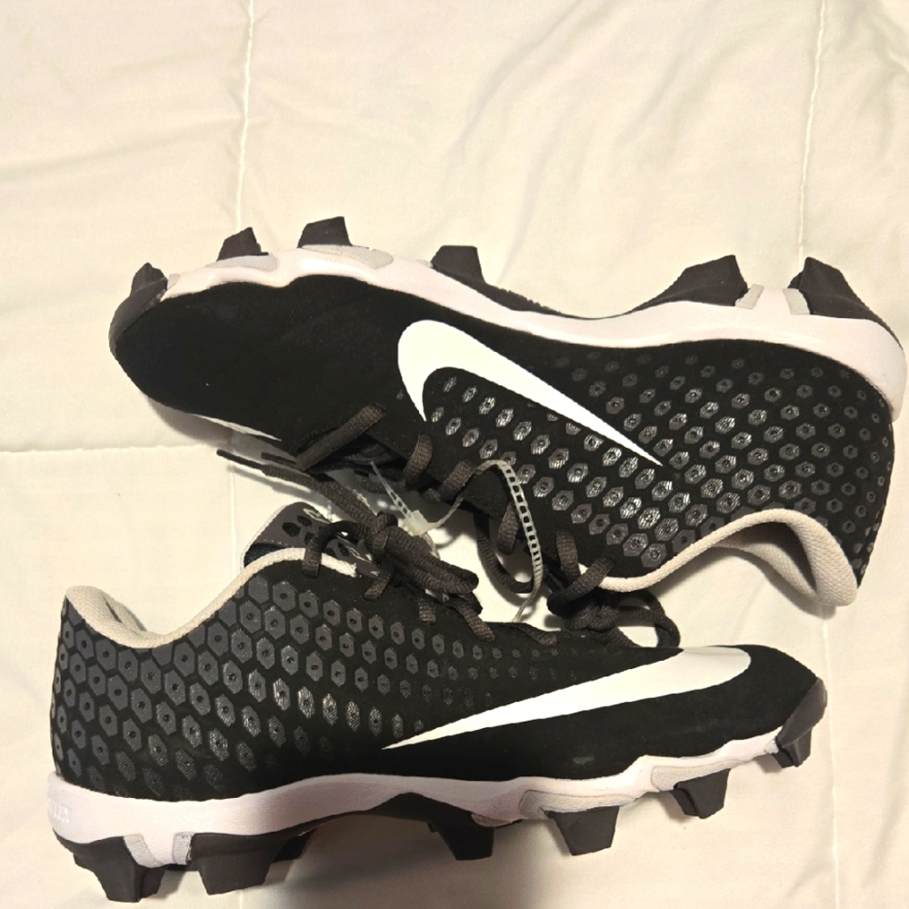 New Nike Black and White Baseball Vapor Fastflex Cleats